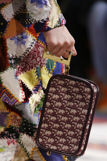 Details Christian Dior , Details Dior Fall 2018 Ready-to-Wear , Детали показа Кристиан Диор , Детали показа Диор осень зима 2018 , Fashion show , неделя моды в Париже , PFW , Мария Грация Кьюри , Mainstyles